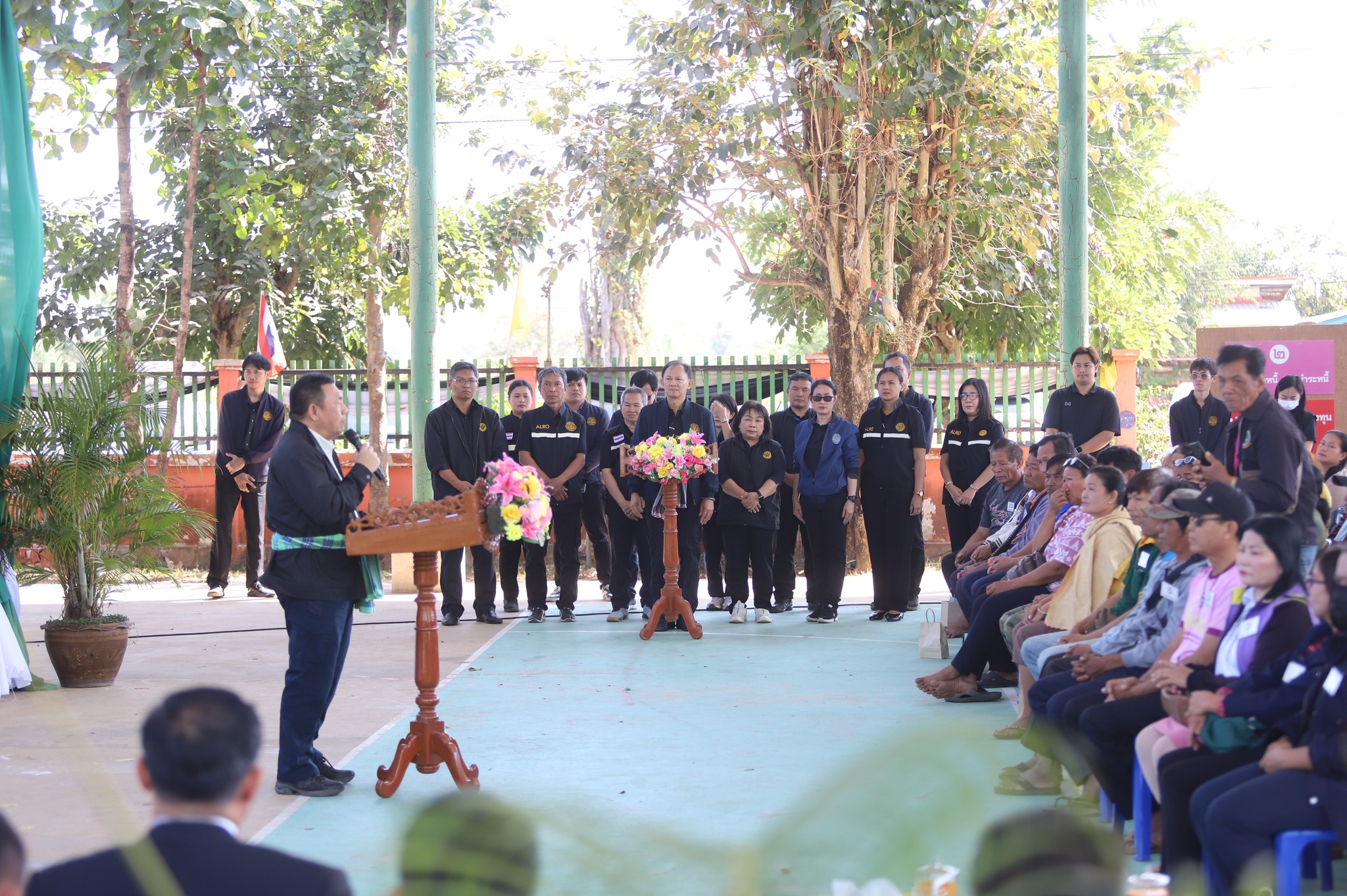 title - ชาวน้ำยืนเฮ ส.ป.ก. ขนทัพบริการถึงที่ ต.เก่าขาม ลดค่าใช้จ่าย ยื่นขอออกโฉนด - ปรึกษาปัญหากฎหมาย ครบจบในที่เดียว